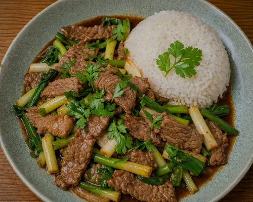 [52] 52)BO XAO HANH : Lauch, Koriander, Sojasauce A, 1, 17, 5 — Gebratenes Rindfleisch mit Reis